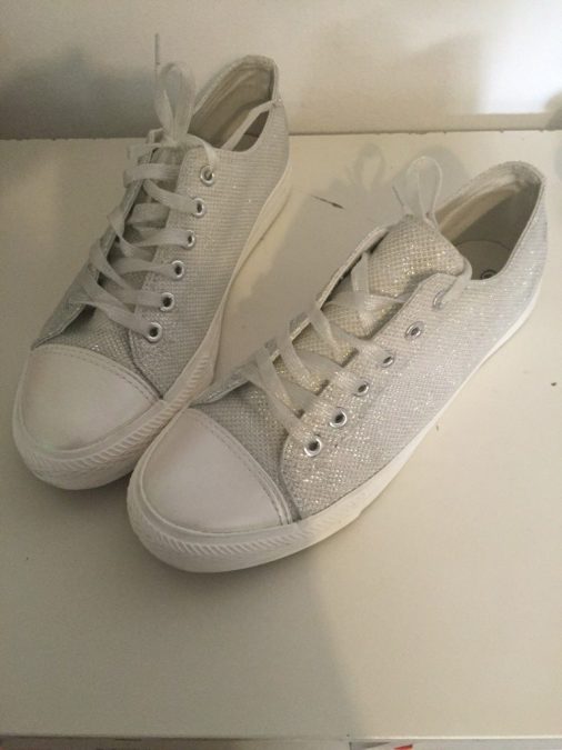 סניקרס מגניבות לריקודים