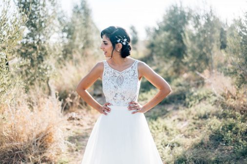 שמלה של אלון לבנה