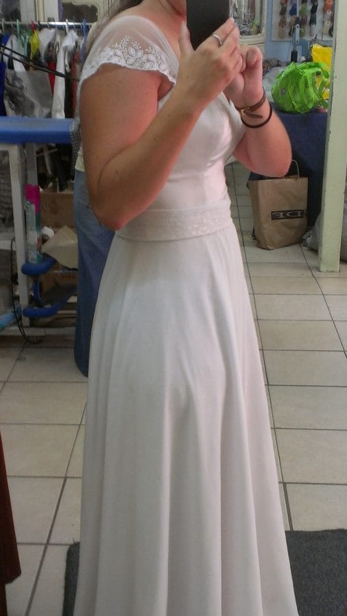 שמלת כלה עדינה ומרשימה