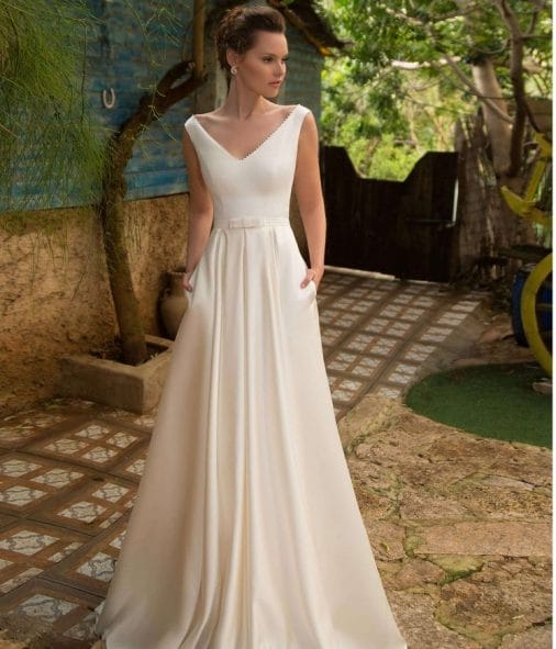 שמלת כלה חדשה, מעולם לא נלבשה