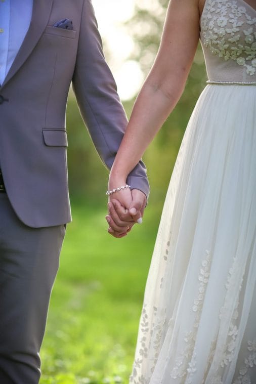 שמלת כלה של פלורה, צבע פנינה, מרשימה לחופה ומאוד נוחה לריקודים