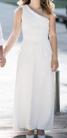 שמלה חלקה ומהממת של המעצבת אלה לוי