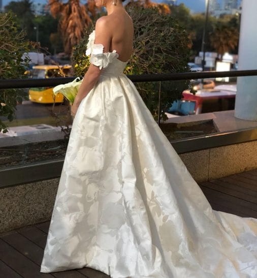 שמלת כלה מבית מירה צבילינגר – TIMELESS – כמו חדשה, מבד איכותי, יפייפיה.